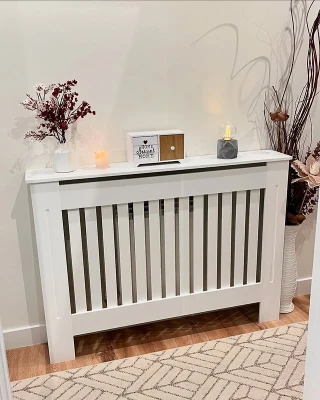 HOMCOM Cobertura Radiador Moderna de MDF com Prateleira Superior para Sala de Estar Dormitório Escritório 112x19x81cm Branco