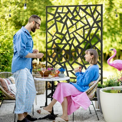 Outsunny Balkon Windschutz dekoratives Außenpaneel mit durchbrochenem geometrischem Muster aus Stahl 122 x 45 x 198 cm Schwarz