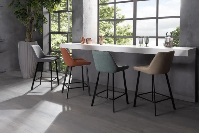 E-STYLO Set 2 Sgabelli da cucina in tessuto con poggiapiedi e gambe in metallo, 50x44x94cm, ruggine, nero