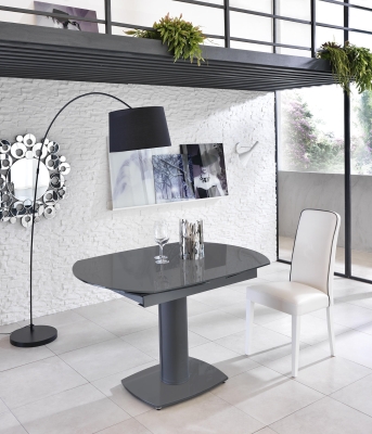 E-STYLO Tavolo allungabile con top in vetro temperato e base in metallo rivestita in similpelle, 90x120/180cm, grigio