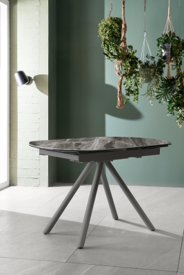 E-STYLO Tavolo allungabile con top in ceramica su vetro, gambe in metallo, 90x120/180x76cm, marmo grigio, antracite
