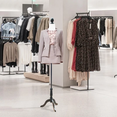 HOMCOM Maniquí Mujer Ajustable a 130-168 cm con Trípode de Madera 50 Alfileres de Colores para Fotografía de Moda Blanco