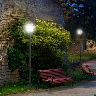 Outsunny Solar LED Gartenlaterne, Laterne aus Kunststoff, Außenleuchte für Innen und Außen 177 cm hoch, Gartenleuchte, 30/60 Lumen, für Garten Balkon Deko Schwarz