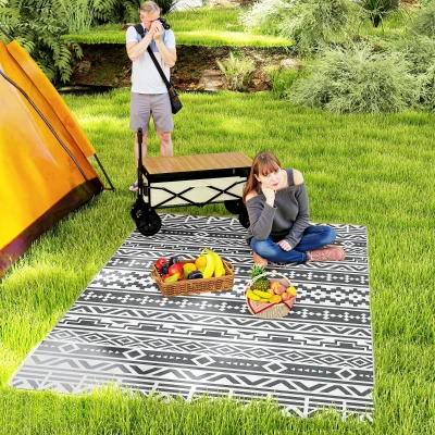 Outsunny Alfombra de Exterior Reversible 182x274 cm con Patrón Geométrico de Cenefa Impermeable con Bolsa Gris y Blanco