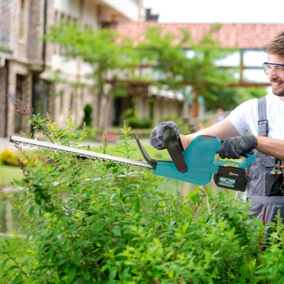 Outsunny Cordless Hedge Trimmer 51cm Blade Blue