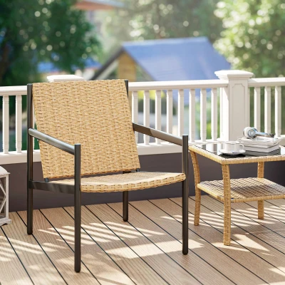 Outsunny Cadeira de Jardim em Vime com Apoios de Braços Encosto Inclinado e Estrutura de Aço 61x74x81 cm Madeira