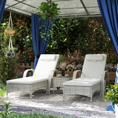 Outsunny Set mit 2 Sonnenliegen: Matratze, Kopfstütze, verstellbare Rückenlehne, Rollen + Couchtisch mit gehärteter Glasplatte Crème