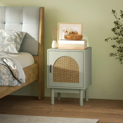 HOMCOM Mesa de Cabeceira com Porta de Vime Prateleira Ajustável e Pés de Madeira Estilo Boémio Mesa Auxiliar 40x35x58 cm Verde