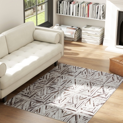HOMCOM Modern Triangle Pattern Chenille Rug 170x120cm Brown