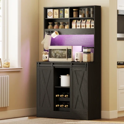 HOMCOM Credenza Cucina con Portabottiglie, Prese e Luci LED Nero