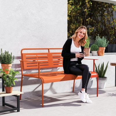Outsunny Banco de jardín 2 plazas banco exterior jardín en acero con reposabrazos y respaldo, para balcón 121 x 64 x 84 cm, rojo