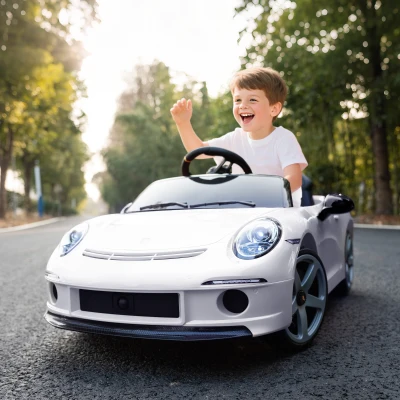 AIYAPLAY Kinderauto 3-5 Jahre mit offizieller RUF GT-Lizenz, Fernbedienung, Sicherheitsgurt und Musik, Weiß