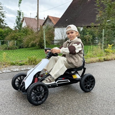 HOMCOM Kart électrique pour enfant 12V - Vitesse réglable 3-5km/h pour enfants de 3 à 8 ans - siège réglable - blanc