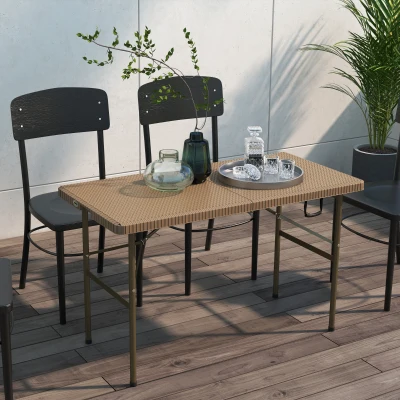 Outsunny Campingtisch Klapptisch mit Rattanoptik, Buffettisch für 4 Personen, Gartentisch für Balkon, Terrasse, bis 50 kg belastbar, HDPE, Braun, 122 x 60 x 73 cm