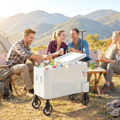 Outsunny Getränkekühlwagen 56 L mit Rollen verstellbarem Griff Flaschenöffner Kronkorkensammler Ablauf und Griff 75x35x120 cm Weiß