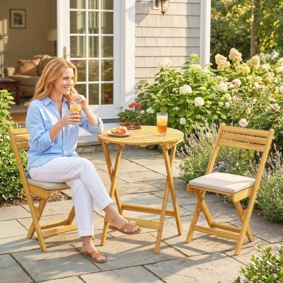 Outsunny Set de muebles de balcón 3 piezas FSC madera plegable, juego de jardín con mesa redonda, 2 sillas, cojines transpirables, asiento de lamas