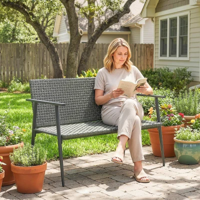 Outsunny 2‑sitzige Gartenbank aus Polyrattan und Stahl, mit Armlehnen, Rückenlehnen und verstellbaren Füßen, 110x58x78cm, Grau