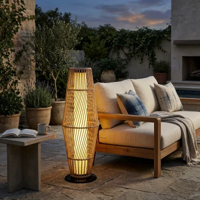 Outsunny Farol Solar Exterior de Resina Trenzada con Sensor de Luz, para Jardín Patio, 26x26x68cm, Arena