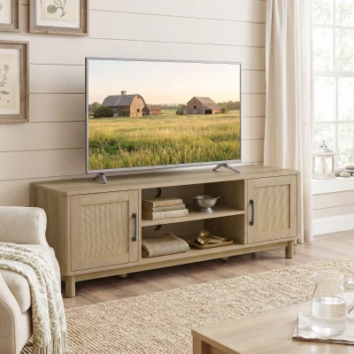 HOMCOM Comodă TV 135 cm, mobilier TV pentru televizor până la 165,1 cm cu 2 uși din ratan, 2 compartimente deschise, stejar