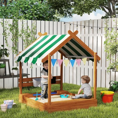 Outsunny Caixa de Areia para Crianças de Madeira em Forma de Casa com 2 Assentos Toldo 6 Bandeirolas 2 Bandejas Removíveis Torneira e Quadro para Jardim 124x116x146 cm Madeira