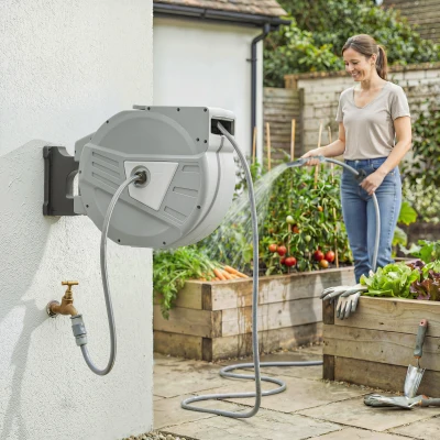 Outsunny Enrouleur Mural 40+2m Tuyau Rétractable Pivotant Gris