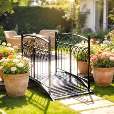 Outsunny Gartenbrücke aus Metall 135,5 cm Teichbrücke mit Sicherheitsgeländern Antik-Optik Rostbeständig einfache Montage