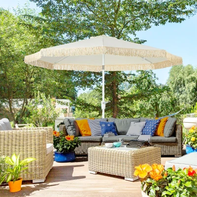 Outsunny Guarda-sol de jardim guarda-sol exterior inclinável guarda-sol com franjas com manivela 8 varetas dim. Ø 2,65 x 2,45 H m Branco