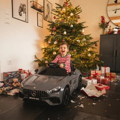 AIYAPLAY Elektrische kinderauto, Mercedes-design, 12V motoren, afstandsbediening, LED-lichten, muziek, voor 3-6 jaar, grijs