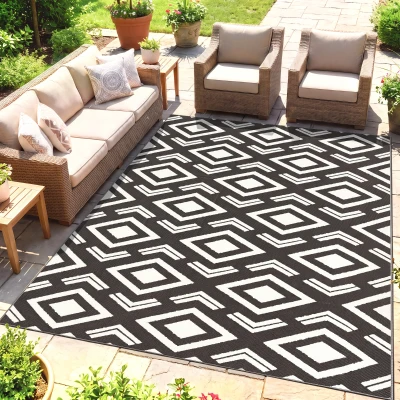 Outsunny Alfombra de Exterior Reversible 182x274 cm con Patrón Geométrico Impermeable con Bolsa Blanco y Negro