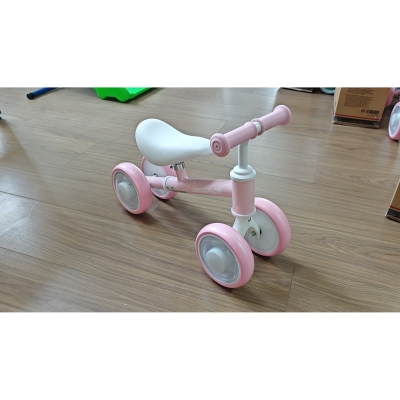 AIYAPLAY Bicicleta sem Pedais para Bebé 1-2 Anos, 4 Rodas Luminosas, Assento Regulável, Direção Limitada, Pneus EVA Silenciosos, 52x22x37cm, Rosa