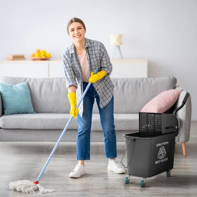 HOMCOM Cubo de Fregar 20L con Ruedas y Escurridor Cubo para Fregona con Separador de Agua 60x27x70,5 cm Negro