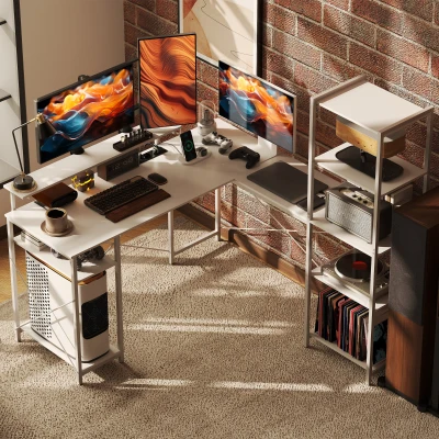 HOMCOM L-vormig bureau met oplaadstation, hoekcomputertafel met monitorstandaard en planken, voor thuiskantoor, kantoor, Wit