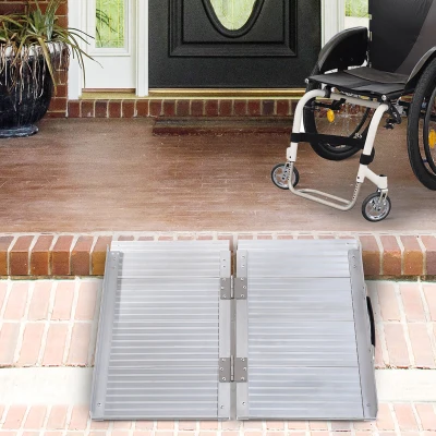 HOMCOM Rampa para Sillas de Ruedas Plegable 61 cm Carga 270 kg Rampa Portátil de Aluminio con Bordes de Seguridad Plata