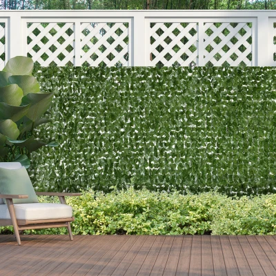 Outsunny Cerca Artificial Tela de Privacidade Decoração Rolo 3L x 1,5H m Folhagem Realista Anti-UV Verde Escuro