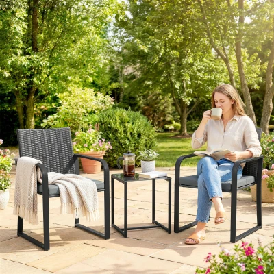Outsunny Conjunto de Muebles de Jardín de Ratán Sintético con 2 Sillas con Cojines y Mesa con Tablero de Vidrio Gris