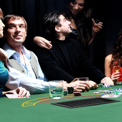HOMCOM 7-Player Folding Poker Table Cup Holders Green 182x91cm