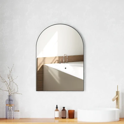 HOMCOM Gebogen Badkamerspiegel, 50 x 70 cm, Badkamerspiegel met Aluminium Frame, Decoratieve Spiegel, Keuken, Zwart