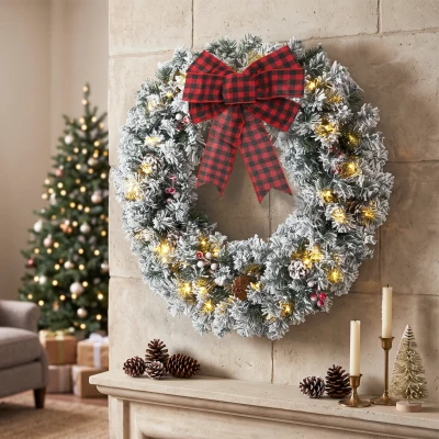 HOMCOM Corona de Navidad Puerta Efecto Nevado con 50 LED Luces Piñas Bayas y Lazo Festivo para Chimenea Pared Ventana