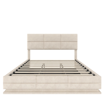 Das samtgepolsterte Bett misst 180 x 200 cm, verfügt über verstellbare Kopfteilhöhe, LED-Beleuchtung und XXL-Stauraum. Es ist ohne Matratze erhältlich, mit den Gesamtmaßen 182 cm x 206 cm x (105-110-115 cm), Beige