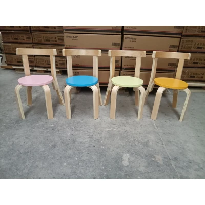 AIYAPLAY Kindertafel met 4 stoelen, 5-delige stapelbare kinderset met afgeronde hoeken, voor 3-8 jaar, multicolor
