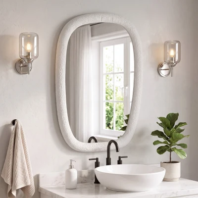 HOMCOM Unregelmäßiger Wandspiegel 60 cm, Badezimmerspiegel mit gehärtetem Glas und Rahmen in Steinoptik, Weiß