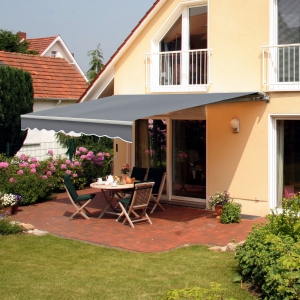 Outsunny Manual Retractable Patio Awning Shelter UV Protection, 2.5mx2m