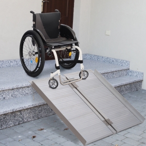 HOMCOM Folding Aluminum Ramp Wheelchairs/Scooters/Pet Mobility Ramp W/Handle 38.5"