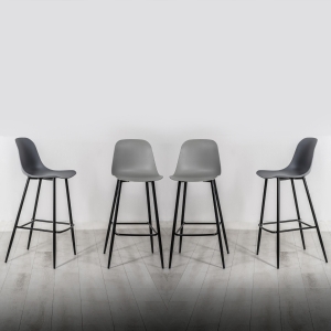 E-STYLO Set di 4 sgabelli da cucina in polipropilene grigio scuro e gambe in metallo nero con poggiapiedi, 47.5cm X 37cm H.91.5cm