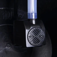 Outsunny® tuinfontein sierfontein fontein vatfontein waterval houten vat met plantenbak vurenhout + metaal donkerbruin ∅32 x 58,5 cm | Aosom.nl(m-9)