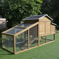 PawHut Galinheiro de Madeira Exterior Gaiola para 2-4 Galinhas com Grade de Arame Tetos Asfálticos Ninho Bandeja Removível Rampa e Zona Aberta 200x80x105cm Natural e Preto(m-8)