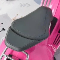 HOMCOM Mota Elétrica Vespa com Faróis Música 2 Rodas Auxiliares para Crianças acima de 3 Anos 108x49x75 cm Rosa(m-10)