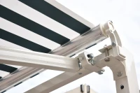 Outsunny Tenda da Sole Avvolgibile Manuale a Parete a Righe, Verde e bianco, 2.5x2m(m-8)