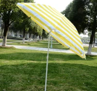HOMCOM Ombrellone da giardino/spiaggia/terrazzo, stile Hawaii, colore: giallo e bianco, diametro: 180 cm(m-2)