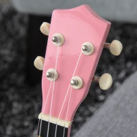 HOMCOM Ukulele Soprano de 53cm din Lemn 4 Cozi din Nylon Accesorii Incluse Roz(m-9)